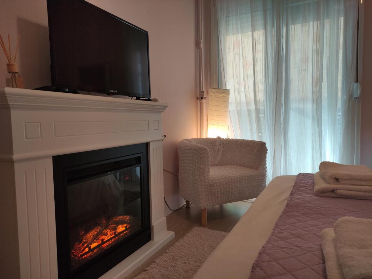 Love Truth Life Apartman Pireusz Kültér fotó